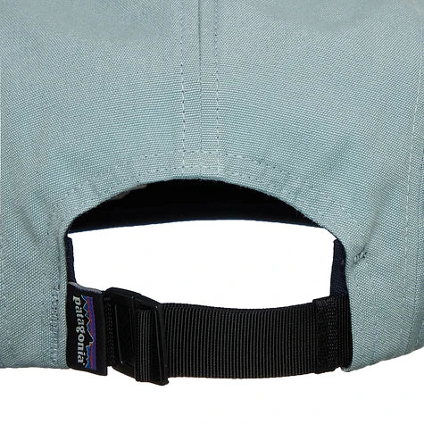 Parte trasera de la Patagonia P-6 Label Maclure Hat con ajuste regulable para mayor comodidad azul