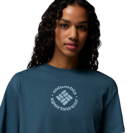 Detalle del gráfico de la camiseta Columbia Rolling Bend Relaxed Crop SS