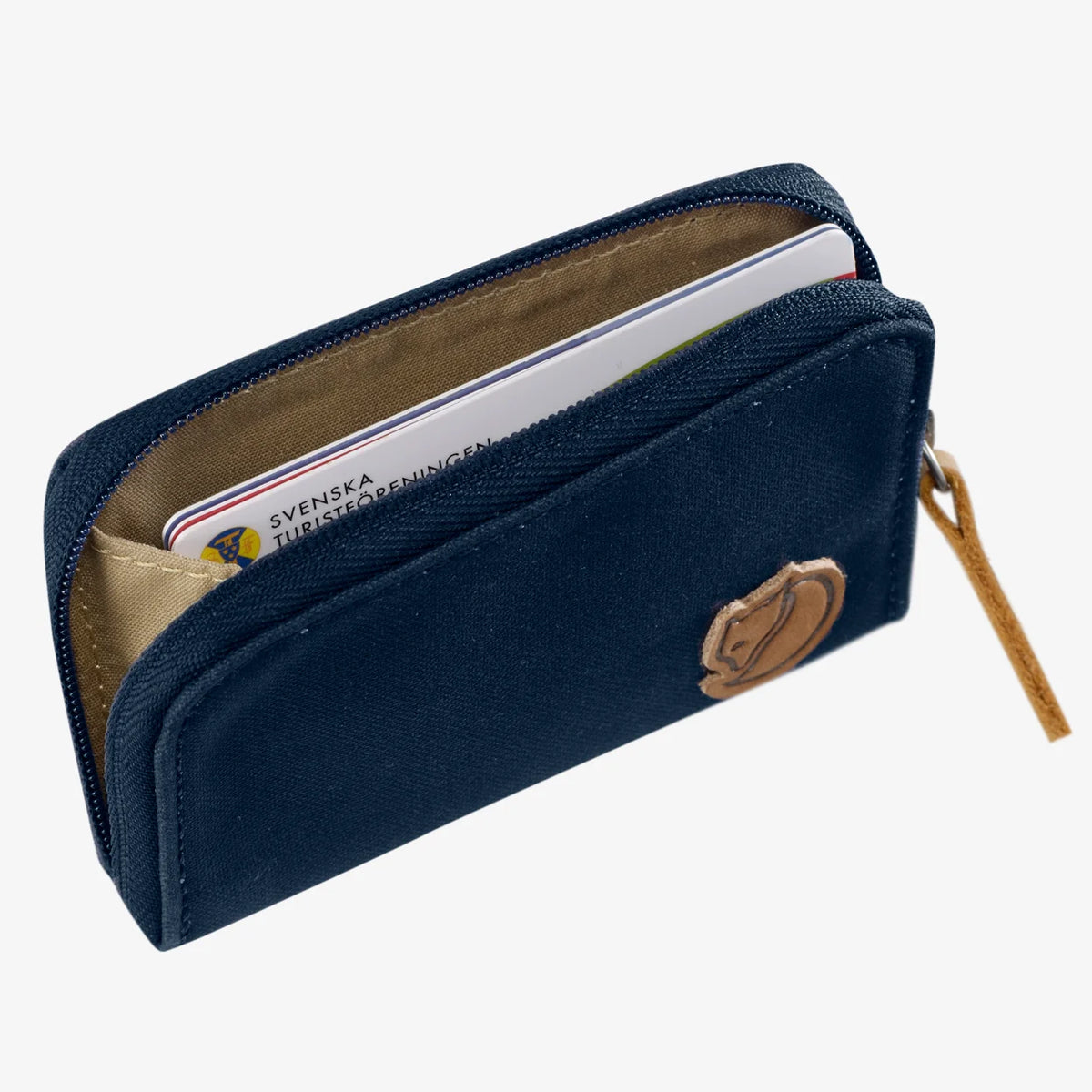 interior del tarjetero Fjällräven Zip Card Holder abierto con cremallera en tres lados