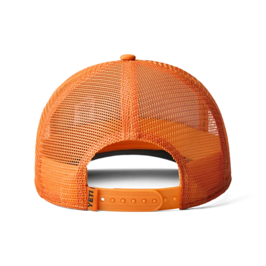 Detalle de la parte trasera de rejilla de la gorra YETI Intl Hunt Trucker Hat