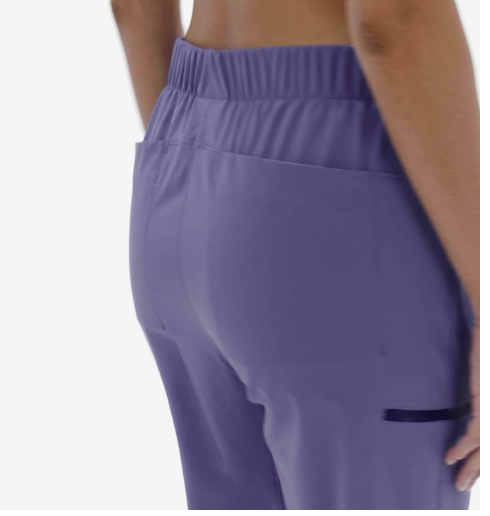 detalle del tejido elástico y ligero del pantalón Patagonia Chambeau Rock Pants mujer