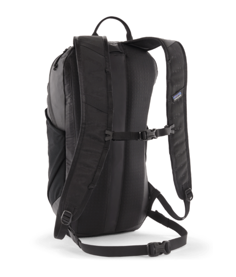 mochila Patagonia Terravia Pack 14L Black vista trasera con tirantes