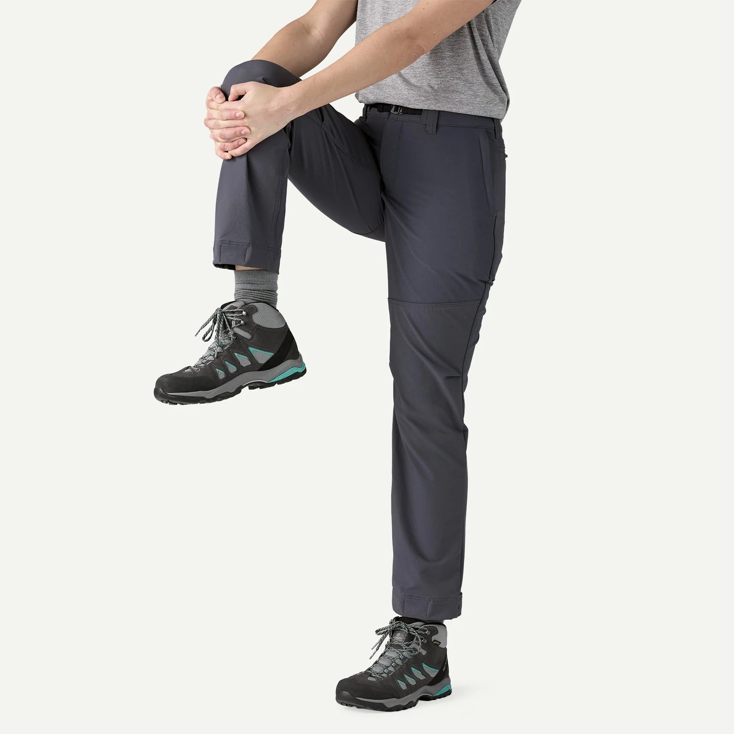 detalle del tejido resistente y elástico del pantalón Patagonia Terravia Peak Pants mujer