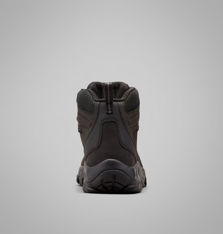 Detalle del talón de la bota Columbia Newton Ridge Plus II Waterproof negra para senderismo.