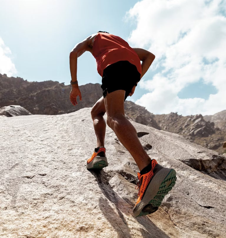 shorts Columbia Stealth Spring hombre en uso trail running montaña