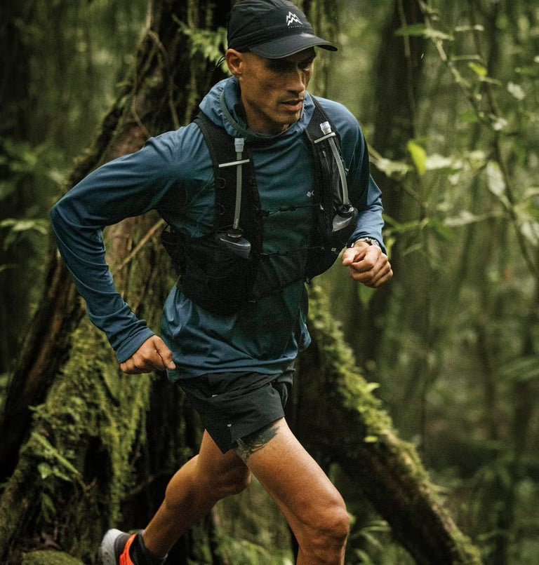 shorts Columbia Stealth Spring hombre en uso trail running montaña bosque