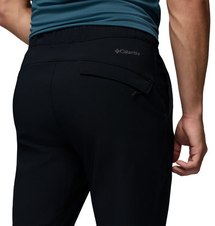 Detalle del bolsillo trasero del pantalón Columbia Time to Trail Omni-Heat Pant para outdoor y clima frío color negro