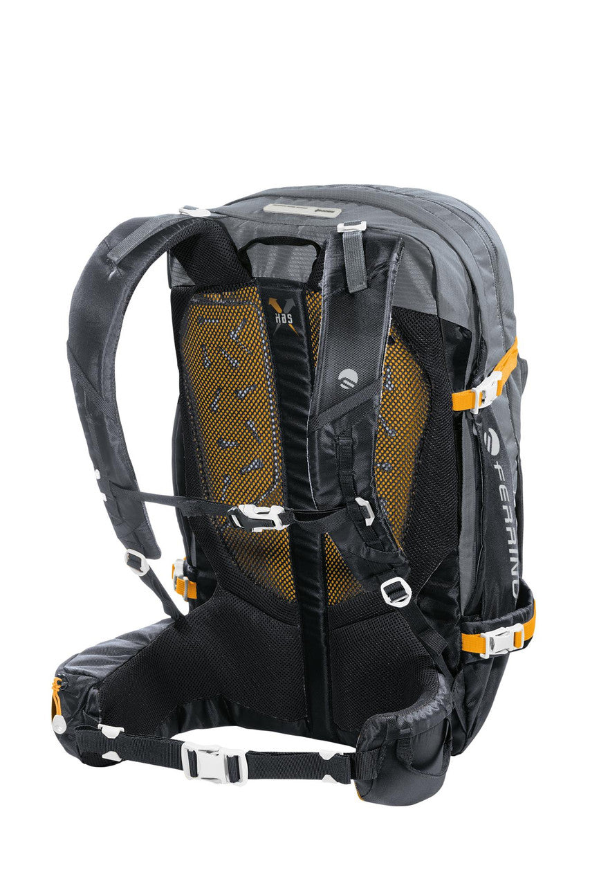 mochila Ferrino Maudit 30+5 color Grigio Scuro vista trasera y sistema de ajuste