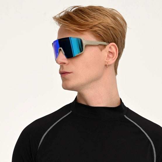 gafas de sol GOG Magni utilizadas durante una actividad outdoor khaki en chico