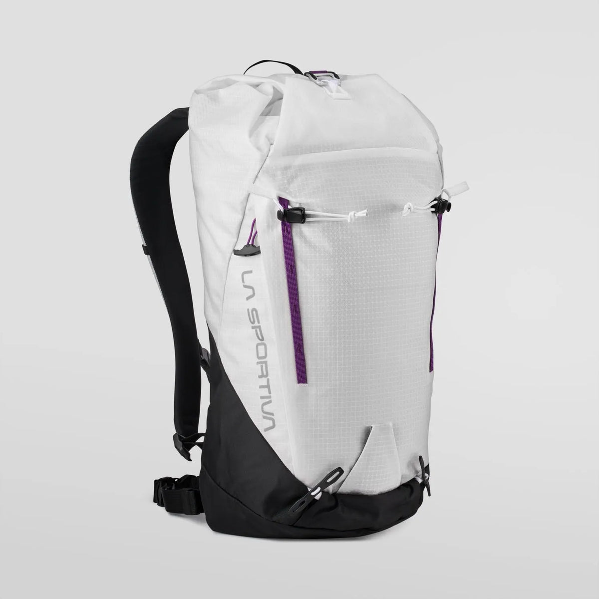 mochila La Sportiva Granite de veintidós litros en color Chalk para montaña y senderismo