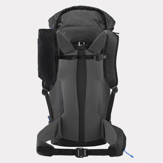 detalle de la espalda y sistema de transporte de la mochila Millet M White 32L