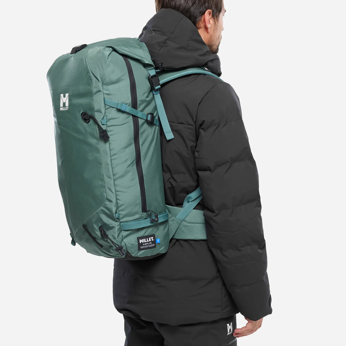 mochila Millet M White 32L color Noir vista de perfil