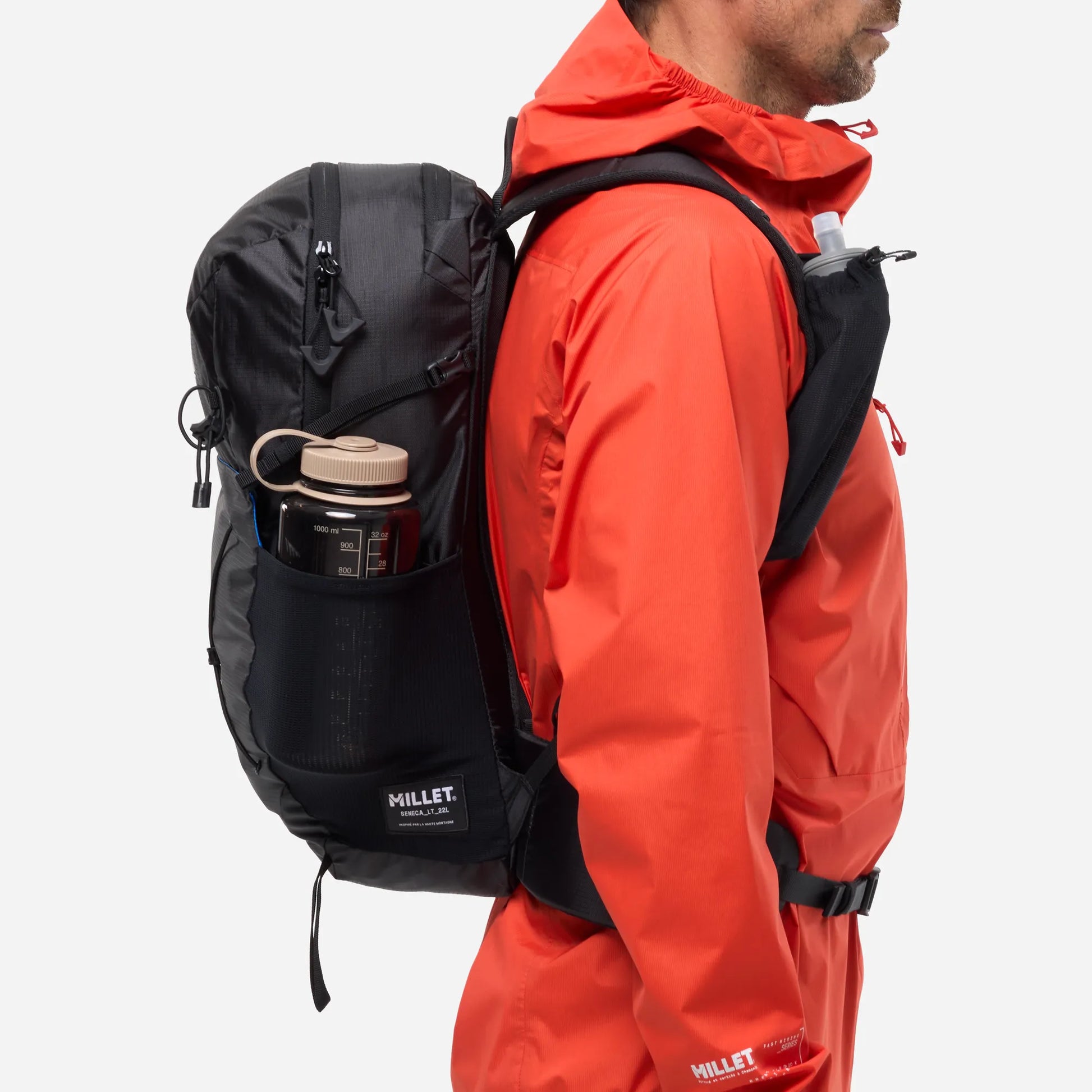 mochila Millet Seneca LT 22L para senderismo vista lateral negra
