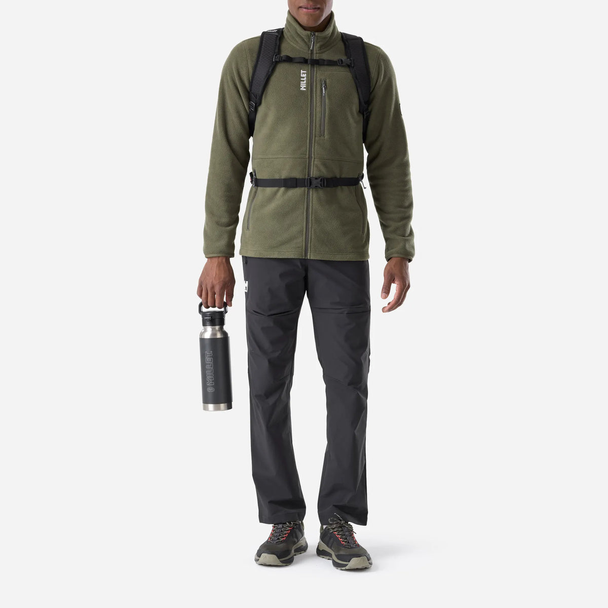 hombre utilizando forro polar Millet Seneca Polar Jacket durante una actividad de montaña