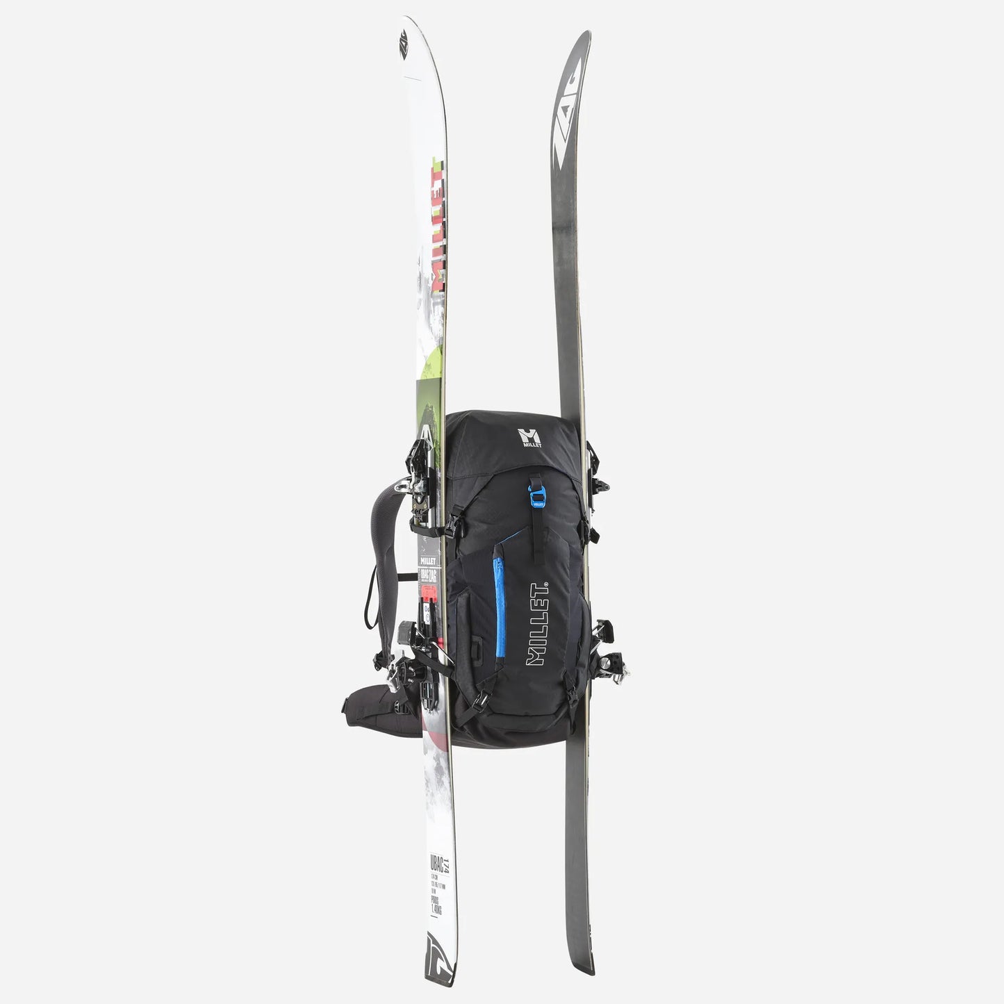 mochila Millet Ubic 30 con esquís sujetos en el exterior
