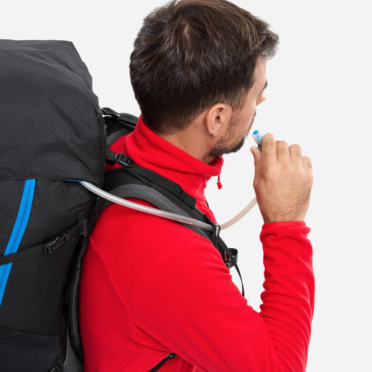 mochila Millet Ubic 55+15 con salida para el tubo de la bolsa de hidratación