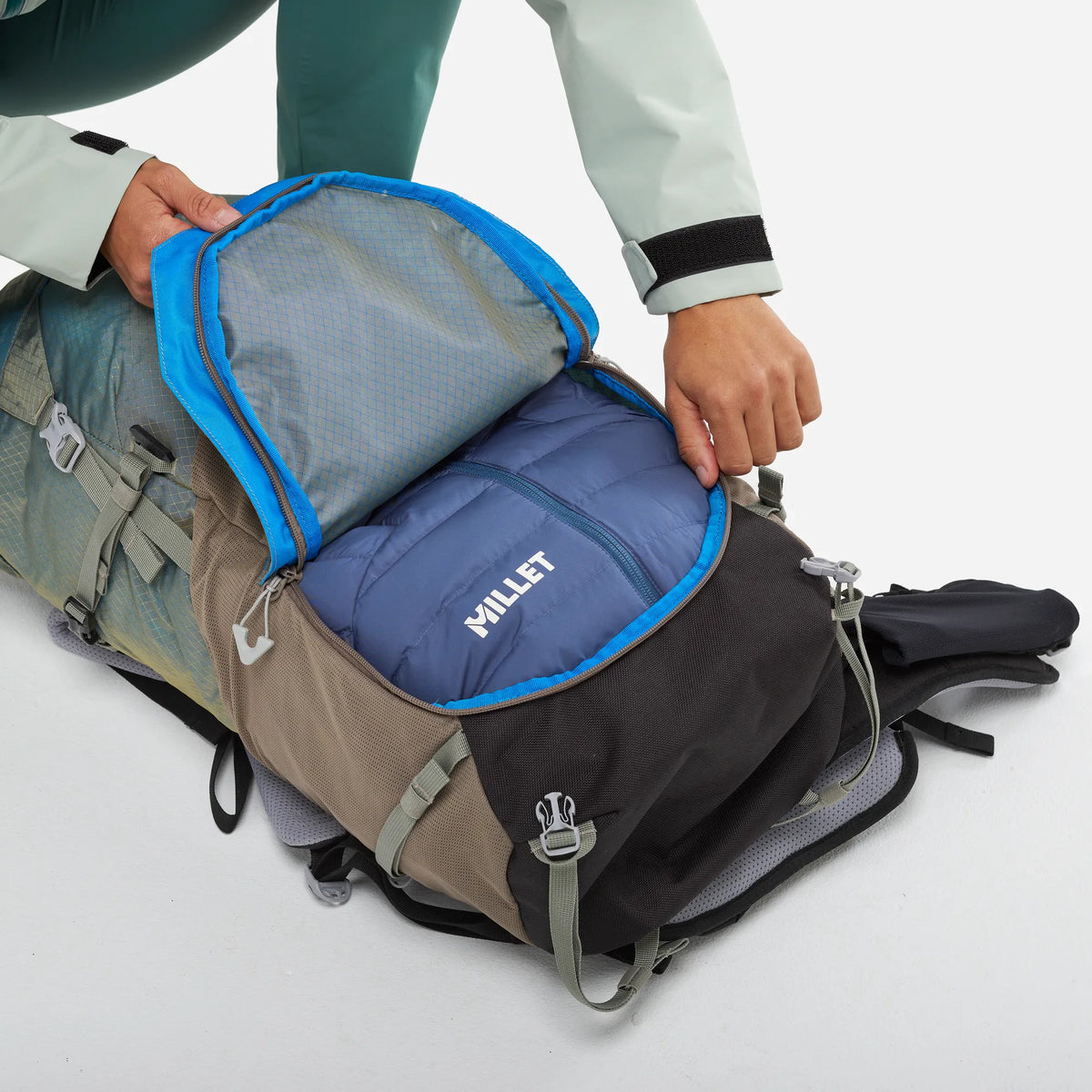 interior del compartimento principal de la mochila Millet Ubic para mujer
