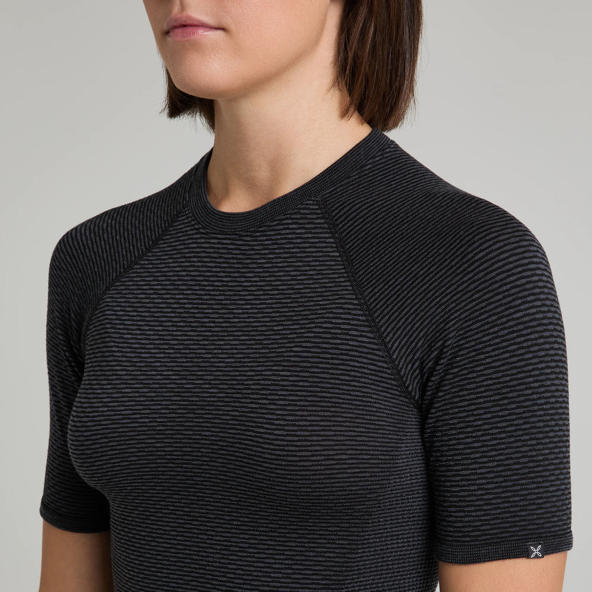 detalle del tejido técnico con lana merino de la camiseta Montura Seamless Merino para mujer
