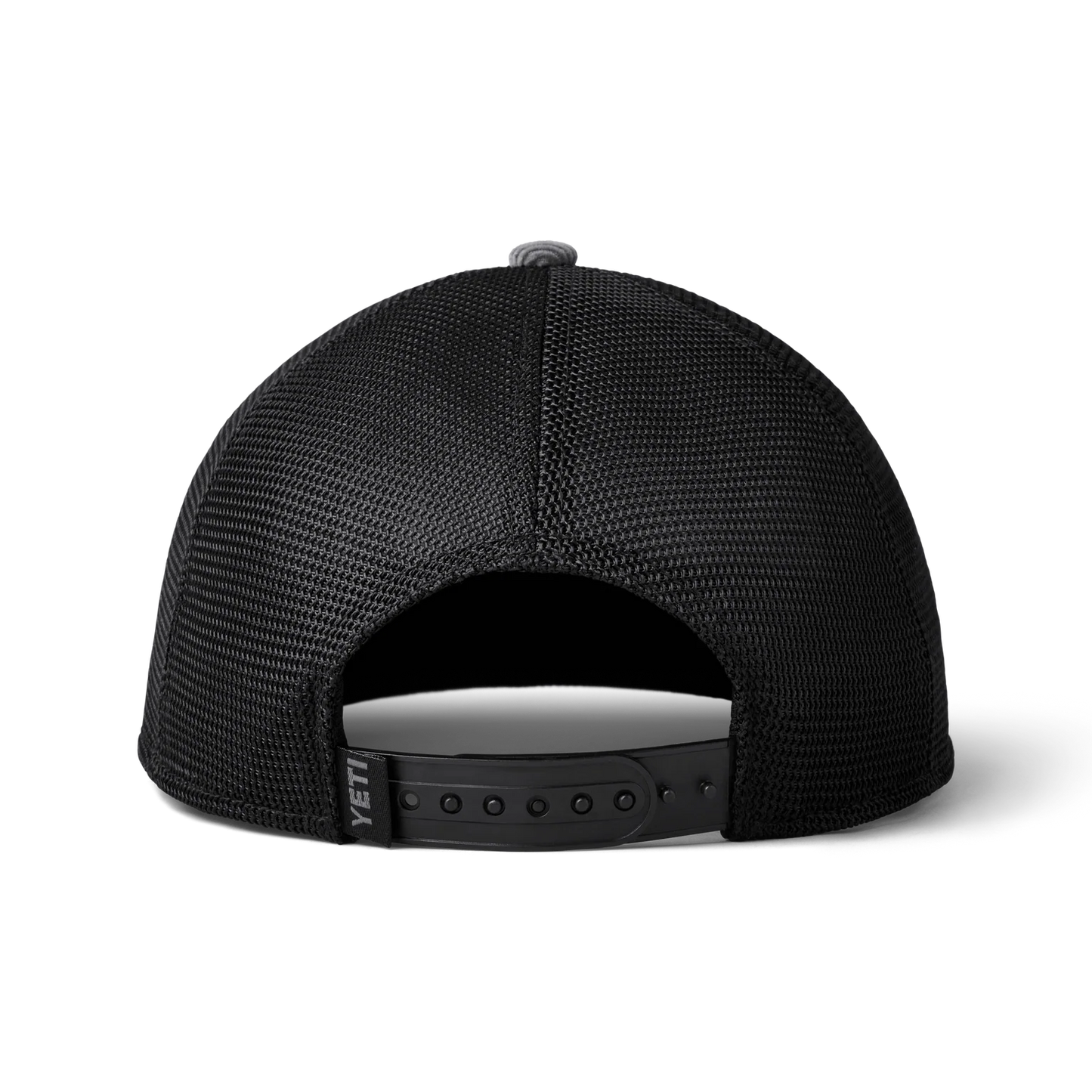 Parte trasera de la gorra YETI Intl Steer Flat Brim Hat con ajuste regulable y diseño resistente