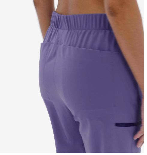 detalle del tejido elástico y ligero del pantalón Patagonia Chambeau Rock Pants mujer