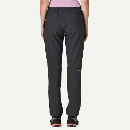 pantalón Patagonia Chambeau Rock Pants mujer color Black vista trasera