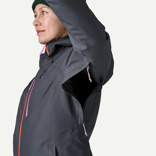 detalle de la ventilación con cremallera en la axila de la chaqueta Patagonia Insulated Powder Town para mujer