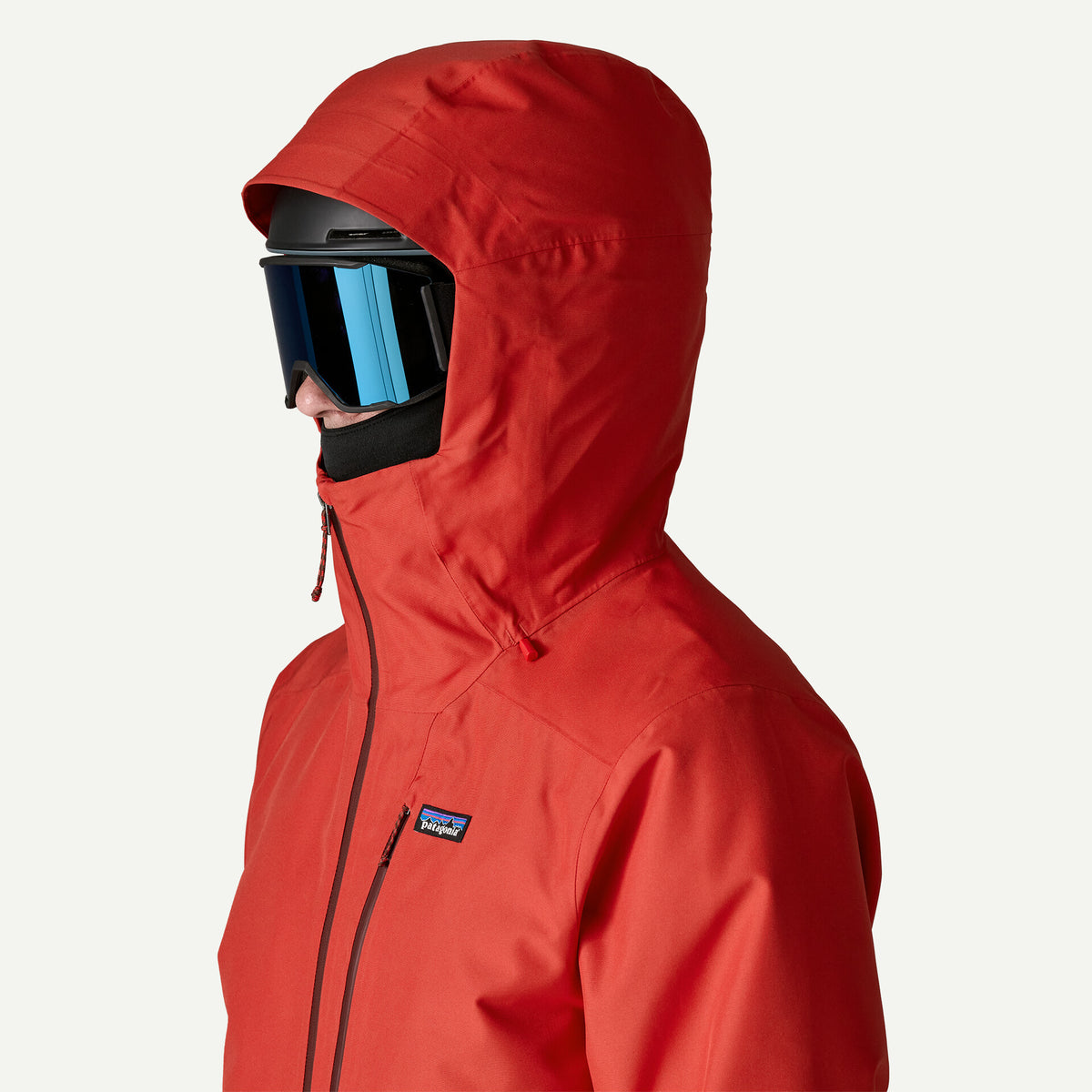 detalle de la capucha ajustable de la chaqueta de esquí Patagonia Insulated Powder Town para hombre