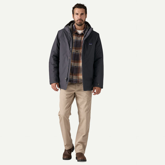 Patagonia Windshadow Parka para hombre  utilizada en condiciones frías y húmedas