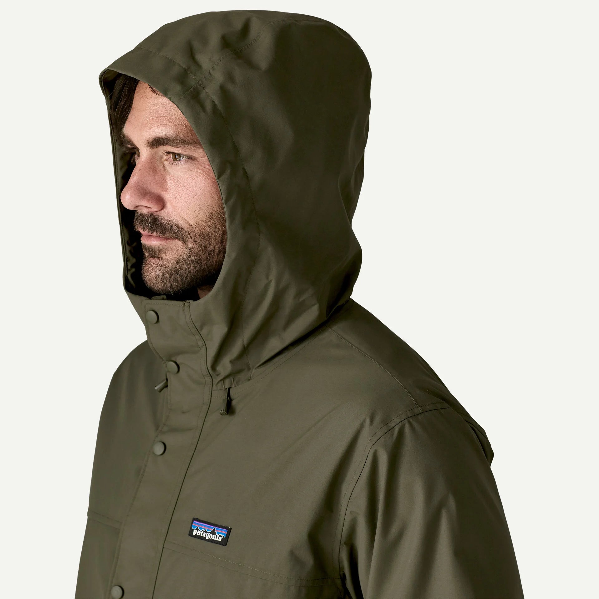 detalle capucha de la chaqueta impermeable Patagonia Outdoor Everyday Rain Jacket hombre