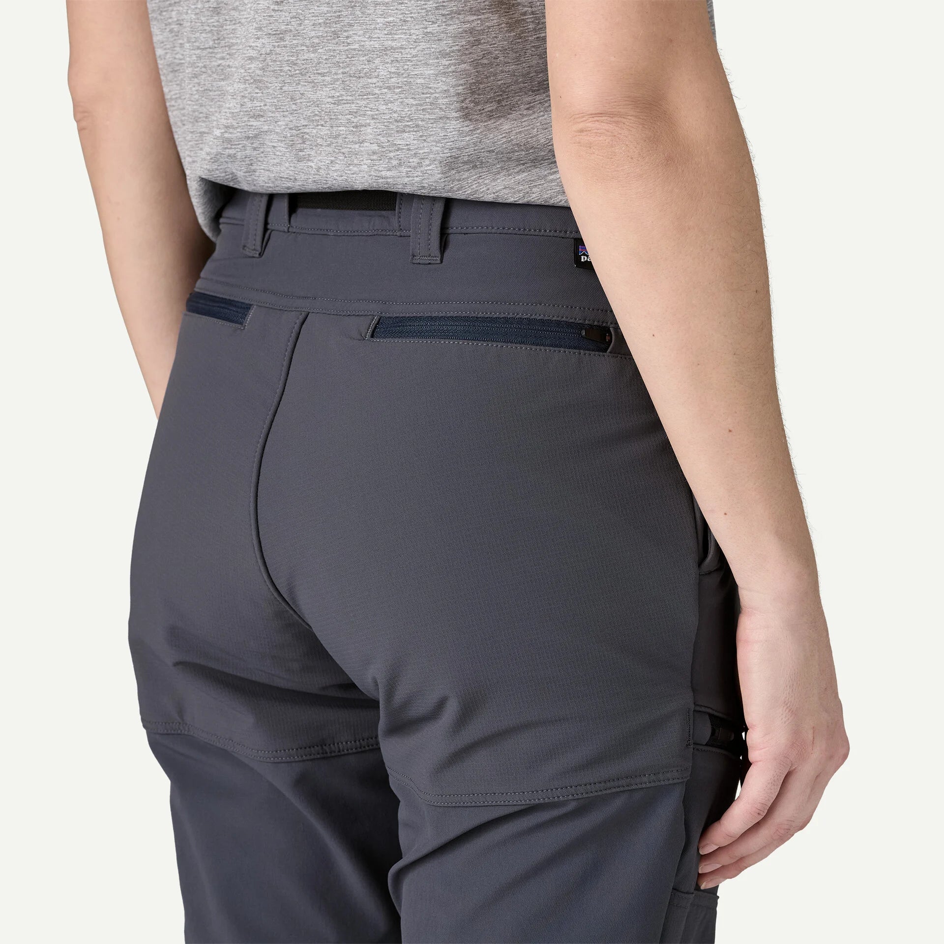 pantalón Patagonia Terravia Peak Pants mujer vista trasera