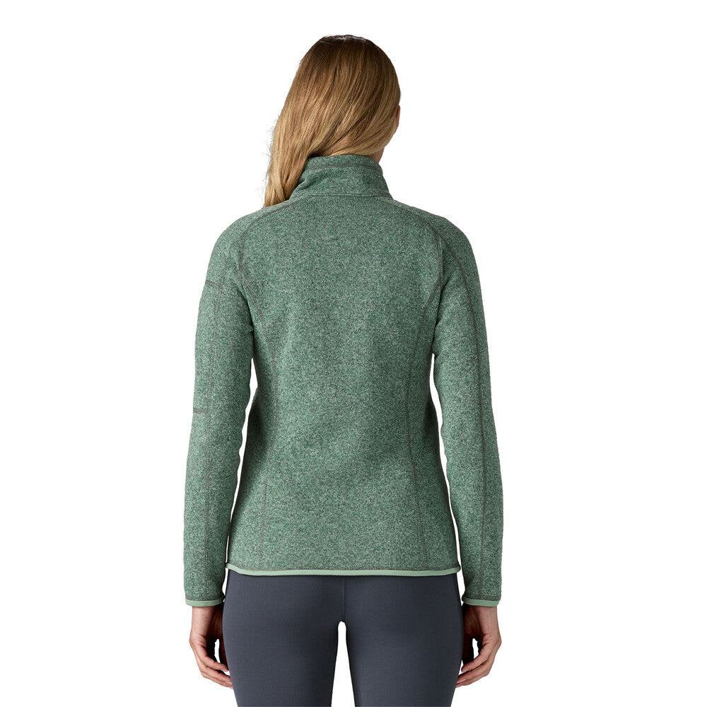vista trasera de la chaqueta polar Patagonia Better Sweater para mujer en color ELGR