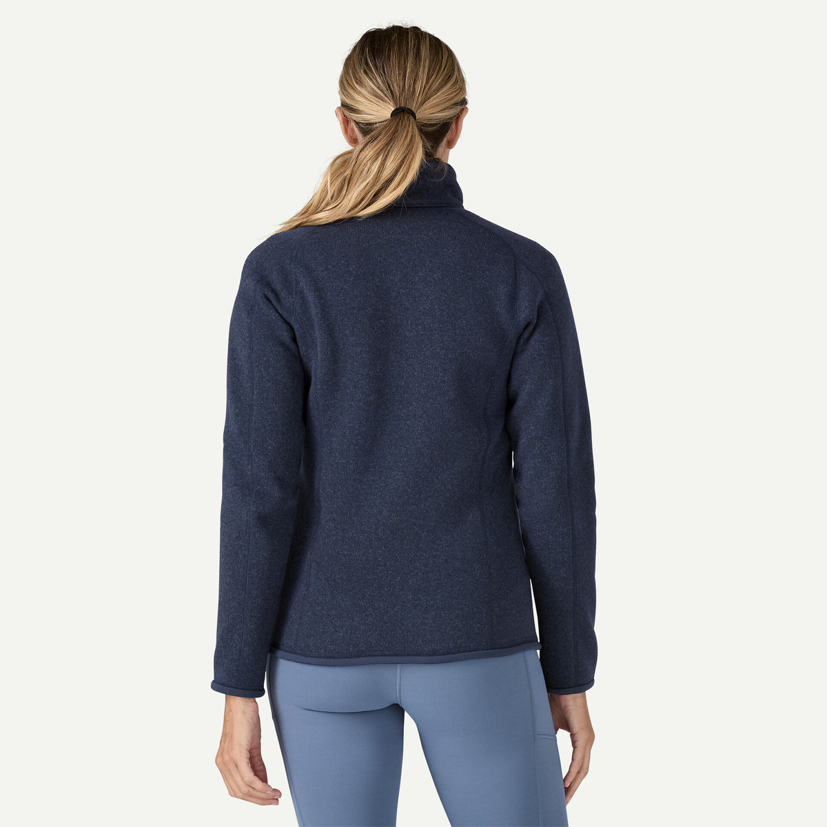 vista trasera de la chaqueta polar Patagonia Better Sweater para mujer en color New Navy