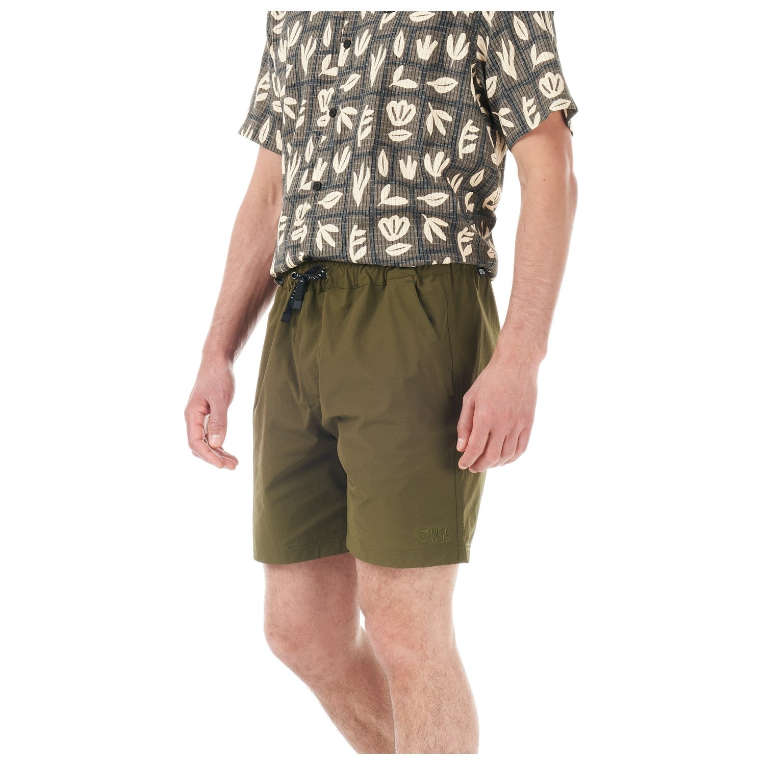pantalón corto Picture Lenu Stretch Shorts hombre en uso durante verano tobacco
