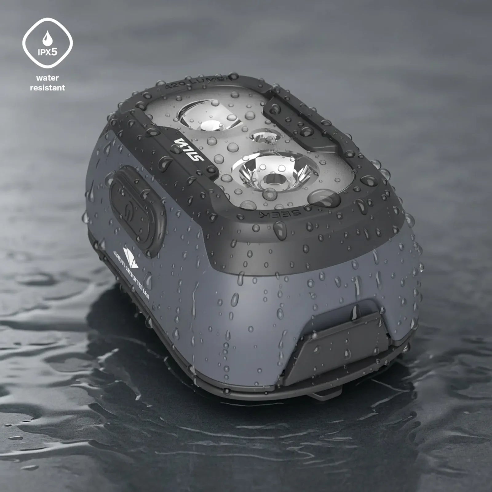 Frontal SILVA Seek  funcionando bajo la lluvia en actividad outdoor