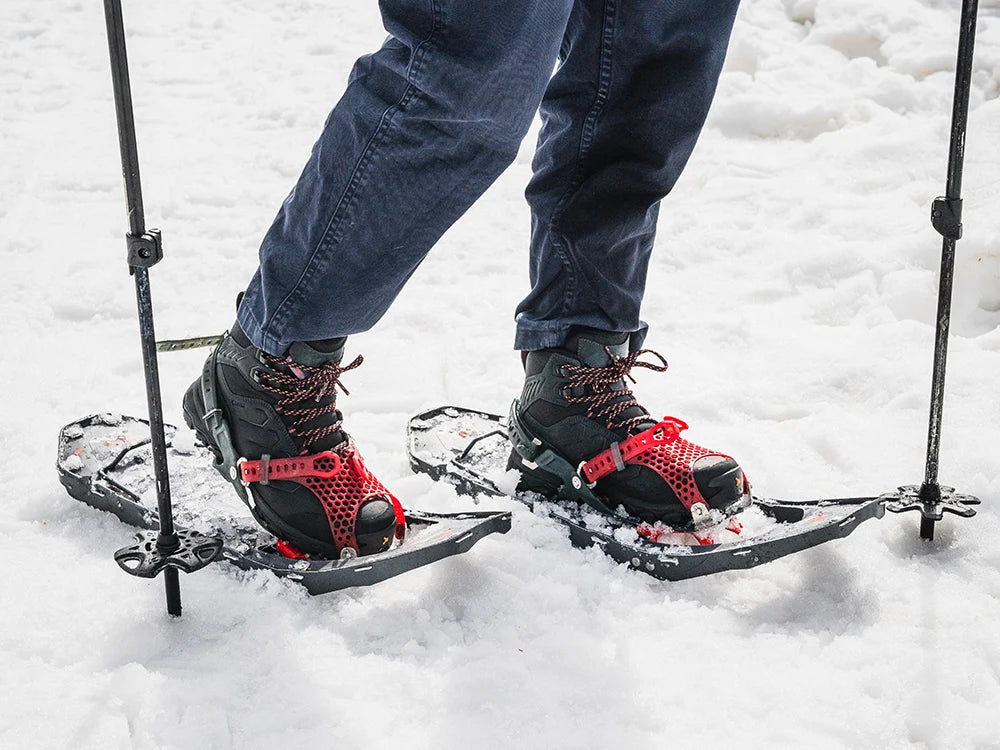 botas Scarpa Moraine Polar GTX utilizadas durante una ruta de senderismo invernal con nieve