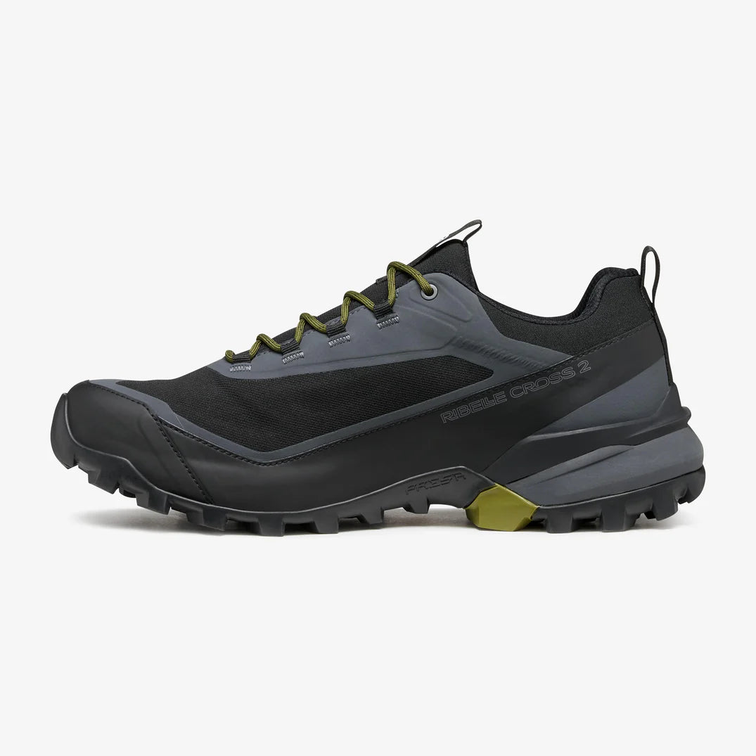 Vista interior de la zapatilla Scarpa Ribelle Cross 2 GTX negra con ajuste técnico para senderos de montaña.