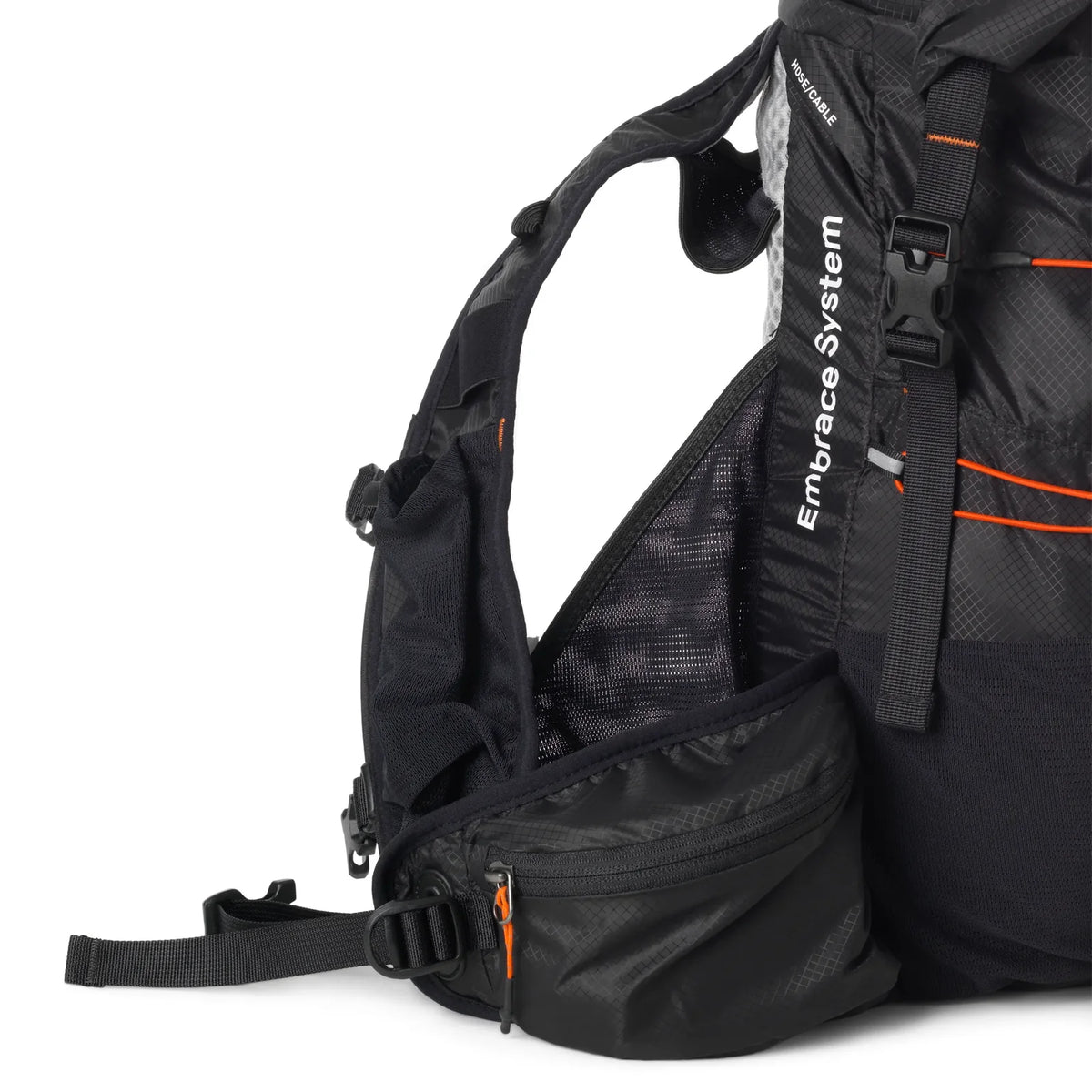 detalle del bolsillo con cremallera del cinturón lumbar de la mochila Silva Strive Mountain Pack