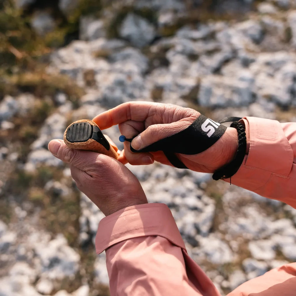 detalle de la cinta extraíble de los bastones de trekking Silva Aluminum Z Adjustable
