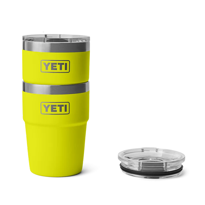 Vasos térmicos YETI Rambler 16 oz Stackable Cup apilados con diseño compacto y acero inoxidable resistente. amarillos firefly yellow