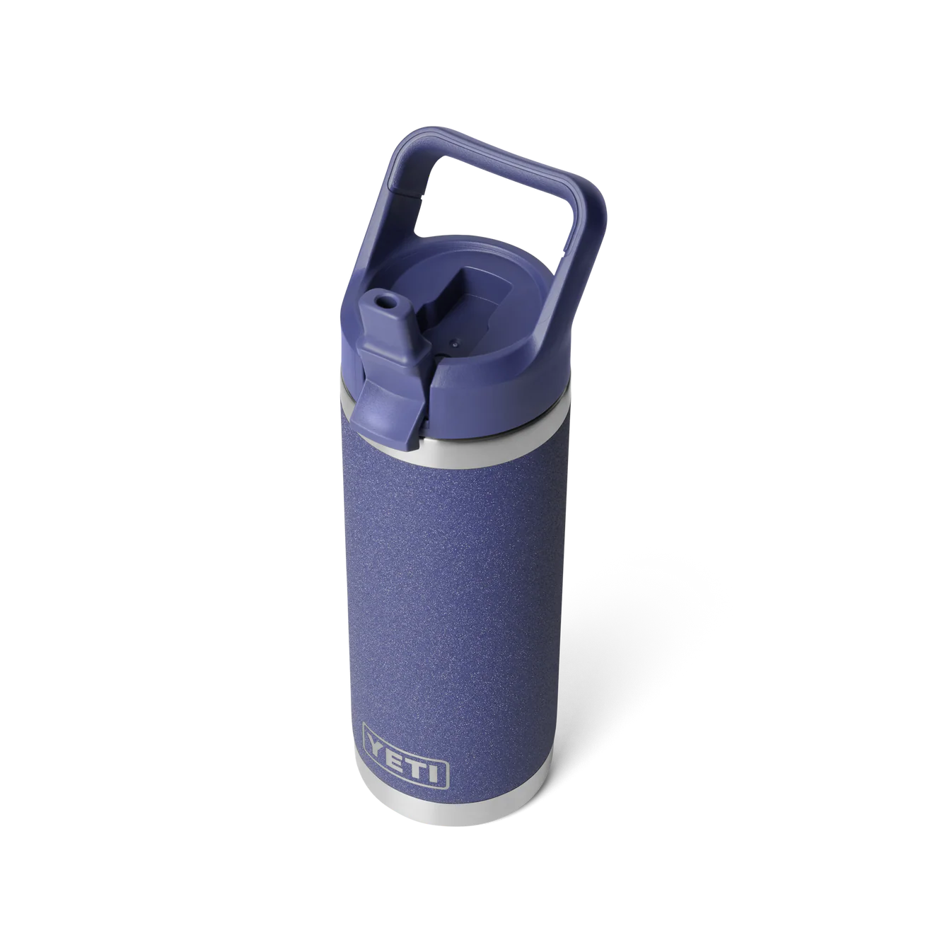 Vista de la botella YETI Rambler 18 oz Straw Bottle con tapon straw abierrto de acero inoxidable con aislamiento térmico para mantener bebidas frías en actividades outdoor.