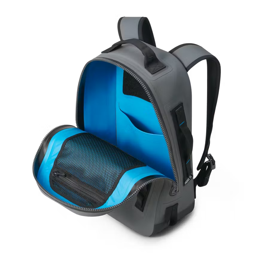 Yeti Panga Submersible Backpack 28 abierta mostrando el interior impermeable